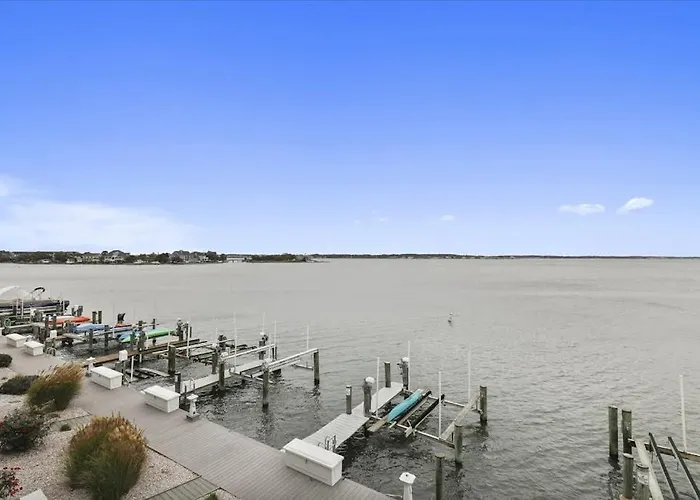 Harbour Towne 203a