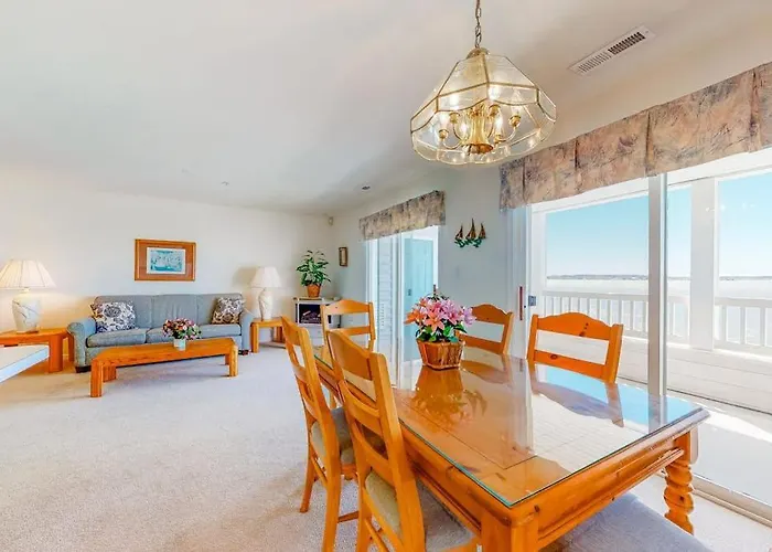 Harbour Towne 203a