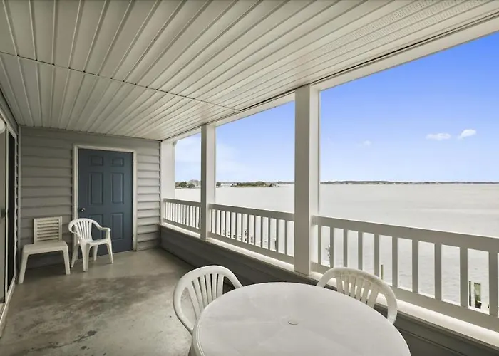 Harbour Towne 203a