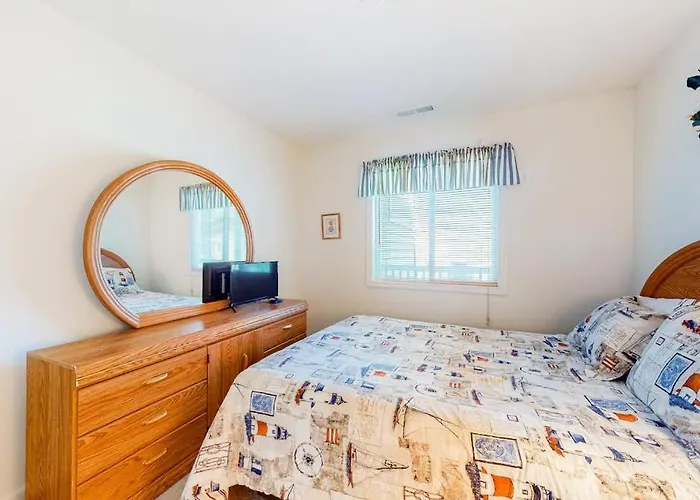Harbour Towne 203a